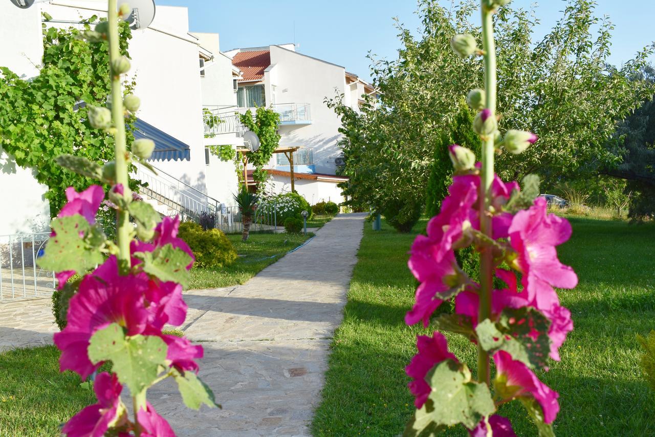 Nushev Hotel Sveti Vlas Exterior foto